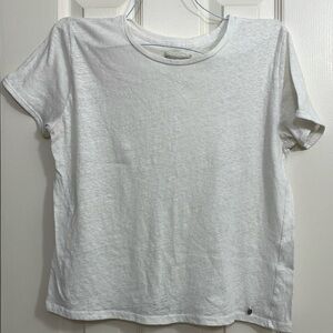 Abercrombie and Fitch Size M White T-Shirt